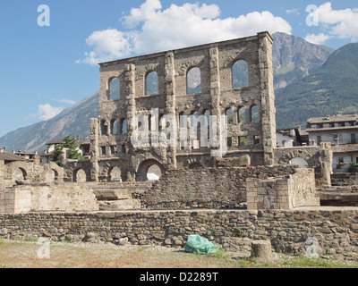 Ruderi del Teatro Romano di Aosta Italia Foto Stock