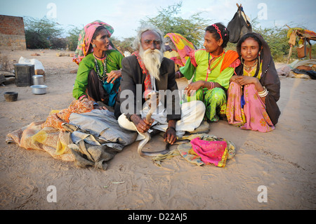 Zingaro incantatore di serpente in India. Foto Stock