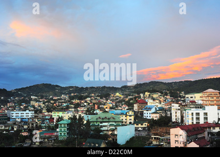 Baguio City al tramonto, isola di Luzon, Filippine Foto Stock