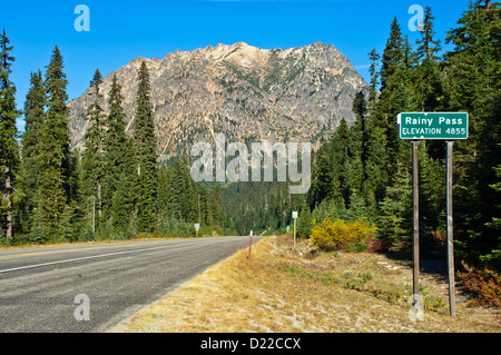 Rainy Pass sul North Cascades Highway (SR-20), Okanogan-Wenathee Foresta Nazionale, Washington, Stati Uniti d'America Foto Stock