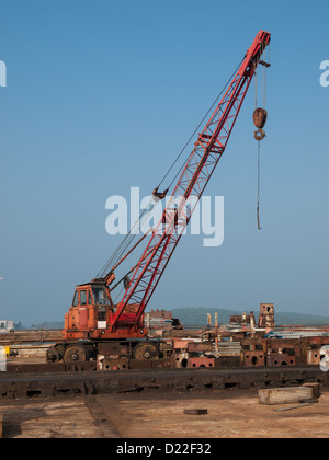 Vecchia gru sul veicolo Foto Stock