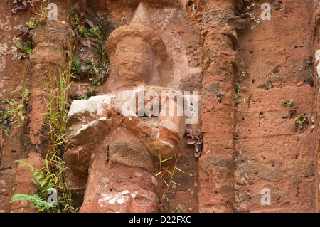 Sculture in pietra trovati sulle pareti esterne del mio figlio Cham resti in Vietnam Foto Stock