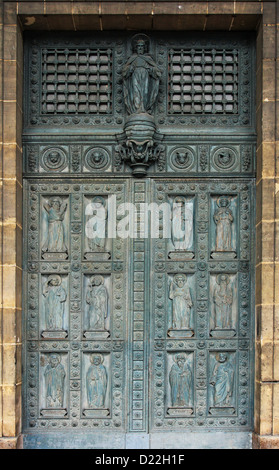 Dodici apostoli, porta di Saint Vincent de Paul Church, Parigi Foto Stock