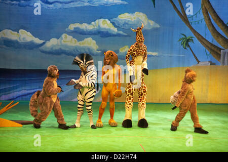 MADAGASCAR LIVE musicale sulla gita presso il BIC di Bournemouth Dorset, Regno Unito nel gennaio 2013. Foto Stock