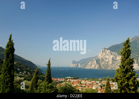 Panoramica, Lago, gardasee, Lago di Garda, Torbole e Riva del Garda sul Lago di Garda, Trient, Italia, Europa Foto Stock