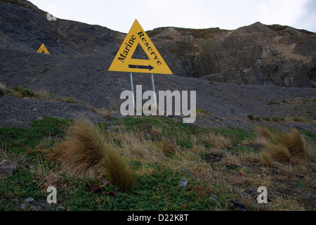 Segno per la riserva marina ad ovest di Wellington, in una zona dove le parti del Signore degli Anelli sono state filmate. Foto Stock