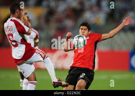 Eslam Ramadan di Egitto (R) tenta di bloccare la palla da Jake Thomson di Trinidad e Tobago durante una FIFA U20 World Cup Match. Foto Stock