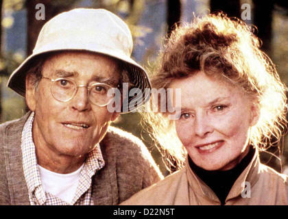 Am Goldenen vedere su Golden Pond Henry Fonda e Katherine Hepburn Wie schon seit Jahrzehnten verbringt das Ehepaar Ethel Foto Stock