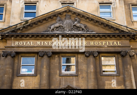 Bath in Somerset in Inghilterra è una vibrante destinazione turistica, anche d'inverno. Foto Stock