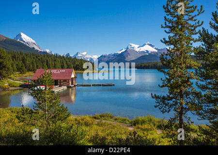 Il Boathouse sul Lago Maligne nel Parco Nazionale di Jasper in Alberta Canada Foto Stock