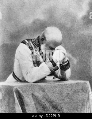 Franz Josef, Imperatore d'Austria Ungheria, alla preghiera, 1914 Foto Stock