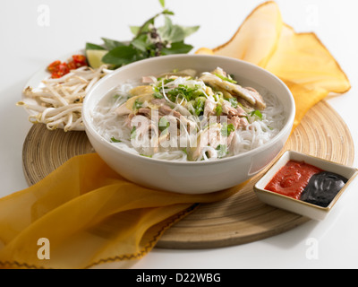 Il vietnamita zuppa di noodle al pollo Foto Stock