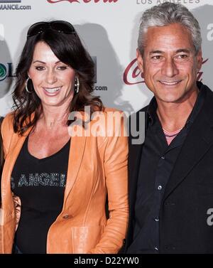 Nadia Comaneci, Greg Loudanis ad una apparizione pubblica per oro incontra il Golden Celebration di Hollywood e lo Sporting Industries, nuova ammiraglia Equinox, Los Angeles, CA 12 gennaio 2013. Foto di: Emiley Schweich/Everett raccolta/Alamy Live News Foto Stock