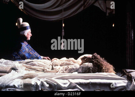 Prosperos Buecher Prospero's Books John Gielgud, Isabelle Pasco Der Herzog Prospero (John Gielgud) und seine Tochter Miranda Foto Stock