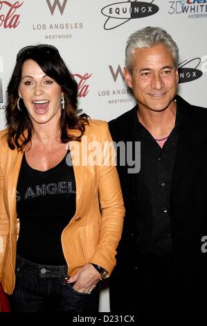 Nadia Comaneci, Greg Louganis ad una apparizione pubblica per oro incontra il Golden Celebration di Hollywood e lo Sporting Industries, nuova ammiraglia Equinox, Los Angeles, CA 12 gennaio 2013. Foto Da: Michael Germana/Everett raccolta/Alamy Live News Foto Stock