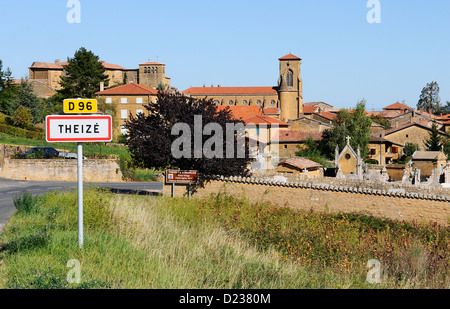 Golden medievale borgo chiamato Theizé (Beaujolais / Francia) Foto Stock