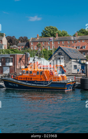 Severn classe RNLI scialuppa di salvataggio 'Ernest e Mabel' n. 17-32 Weymouth Dorset Inghilterra Foto Stock