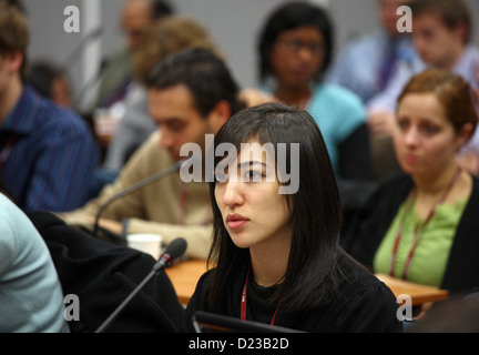 Poznan, Polonia, giovani delegati alla XIV Conferenza delle Nazioni Unite sui Cambiamenti Climatici Foto Stock