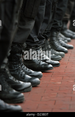 Poznan, Polonia, stivali degli ufficiali di polizia nel corso di una dimostrazione Foto Stock