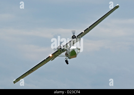 Anfibio Catalina flying boat visualizza a Sywell Air Show 2012 con una ruota di carro verso il basso Foto Stock