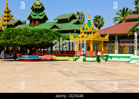 Buddha,Budda,il buddismo,birmano Pagoda Shwemawdaw,Paya,paese più alto Stupa,Bago (antica capitale del regno Mon),MYANMAR Birmania Foto Stock