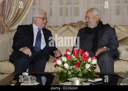 Gen 13, 2013 - Tunisi, Tunisi, Tunisia - il presidente palestinese Mahmoud Abbas si incontra con il segretario generale del partito Ennahda, Rached Ghannouchi a Tunisi, Tunisia, 13 gennaio 2013. Abbas arrivò a Tunisi per partecipare alla celebrazione del secondo anniversario di una insurrezione che deposto presidente Zine El Abidine Ben Ali (credito Immagine: © Thaer Ganaim APA/images/ZUMAPRESS.com) Foto Stock