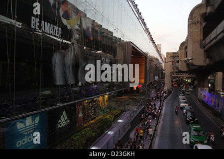 Il Siam Center shopping mall nuovo rimodellare , Thailandia del primo centro commerciale, costruito 40 anni fa, completare rimodellare a 11 jan 2013 Foto Stock