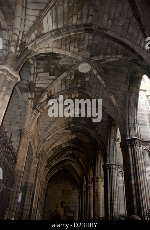Gli archi della Cattedrale di Santa Eulalia di Barcellona. Catalunya, Barcelona, Spagna. Foto Stock