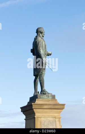 Autunno a Whitby il Captain Cook statua Foto Stock