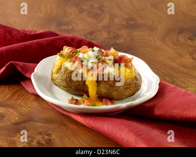 Caricato di patate al forno Foto Stock