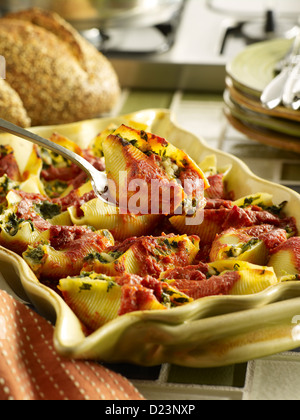 Conchiglie ripiene Foto Stock