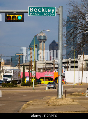 Angolo di strada in cui Lee Harvey Oswald fuggì dalla Texas Book Depository downtown per il rooming house a 1025 North Beckley Foto Stock