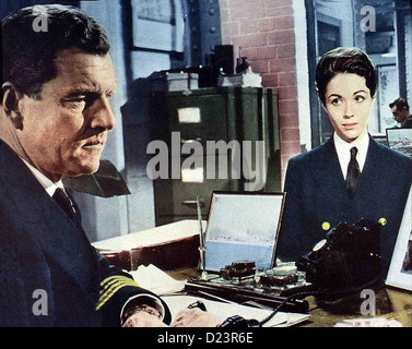 Die Letzte Fahr Der dissipatore di Bismarck Bismarck Kenneth più, Dana Wynter Kapitän Jonathan Shepard (Kenneth più) und anne Davis Foto Stock