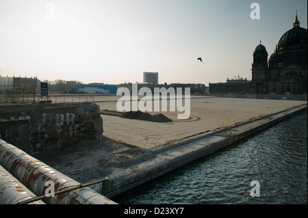 Berlino, Germania, lo spazio vuoto accanto al castello Spree Foto Stock