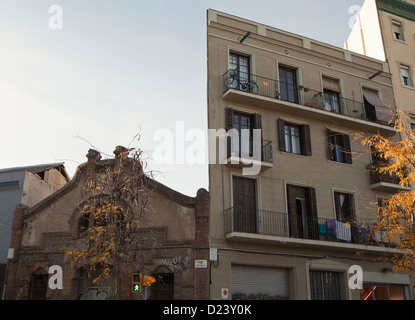 Architettura tradizionale nel quartiere Poblenou di Barcellona, in Catalogna, Spagna. Foto Stock