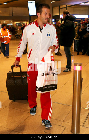 Di Amburgo Rafael van der Vaart arriva all'aeroporto di Amburgo, Germania, 10 gennaio 2013. Lui e il suo team ha restituito dalla winter training camp ad Abu Dhabi. Foto: Malte cristiani Foto Stock