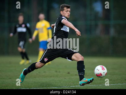 Stuttgart, Kevin Stoeger gioca la palla durante il cordiale partita di calcio tra Bundesliga club di calcio VfB Stuttgart e Eredivisie olandese club di calcio RKC Waalwijk in Kardiye, Turchia, 11 gennaio 2013. VfB Stuttgart terminato il loro training camp con la partita che si è conclusa 1-1 indecisi. Foto: SOEREN STACHE Foto Stock