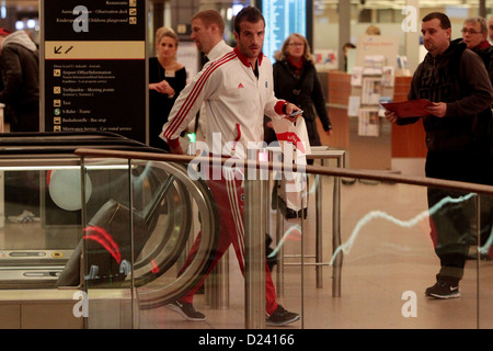 Di Amburgo Rafael van der Vaart arriva all'aeroporto di Amburgo, Germania, 10 gennaio 2013. Lui e il suo team ha restituito dalla winter training camp ad Abu Dhabi. Foto: Malte cristiani Foto Stock