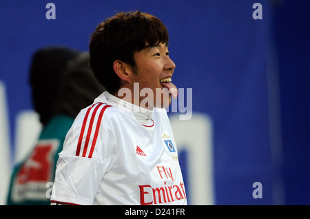 Hamburgs' Heung Min figlio gesti durante la versione di prova corrispondono Hamburger SV - FK Austria Wien nel Imtech-Arena ad Amburgo, Germania, 12 gennaio 2013. Foto: Axel Heimken Foto Stock