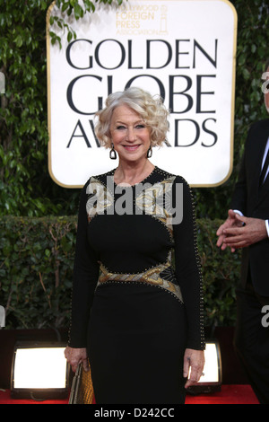 Attrice Helen Mirren arriva al settantesimo Annuale di Golden Globe Awards presentato dalla Hollywood Foreign Press Association, HFPA, presso l'Hotel Beverly Hilton di Beverly Hills, Stati Uniti d'America, il 13 gennaio 2013. Foto: Hubert Boesl Foto Stock