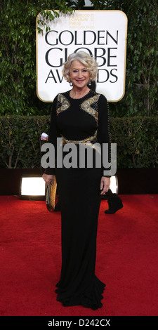 Attrice Helen Mirren arriva al settantesimo Annuale di Golden Globe Awards presentato dalla Hollywood Foreign Press Association, HFPA, presso l'Hotel Beverly Hilton di Beverly Hills, Stati Uniti d'America, il 13 gennaio 2013. Foto: Hubert Boesl Foto Stock