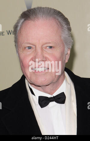 Los Angeles, California, USA. Il 13 gennaio 2013. Jon Voight assiste La Weinstein Company's 2013 Golden Awards dopo essere partito 13 Gennaio 2013,il Beverly Hilton Hotel,Beverly Hills.CA.USA.(Immagine di credito: © TLeopold/Globe foto/ZUMAPRESS.com) Foto Stock