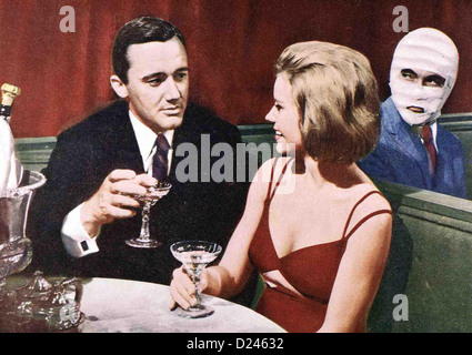 Spion Mit Meinem Gesicht Spy la mia faccia Robert Vaughn, Sharon Farrrell Waehrend sich Napoleone Solo (Robert Vaughn) mit a circuizione Foto Stock