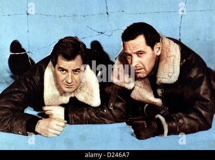 Stalag 17 Stalag 17 Don Taylor, William Holden Sefton (William Holden, r) entlarvt einen Spion in den eigenen Reihen und Foto Stock