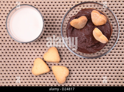 Torte al cioccolato, biscotti, cacao e crema di cioccolato Foto Stock