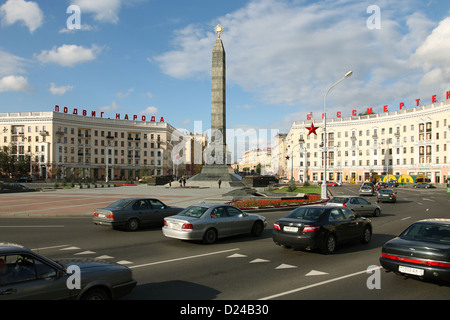 Minsk, Bielorussia, la Piazza della Vittoria con un 38-metro obelisco Foto Stock