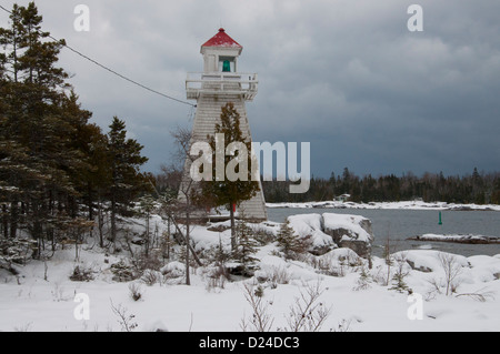 Faro a sud Baymouth su un tempestoso giorno d'inverno. Foto Stock