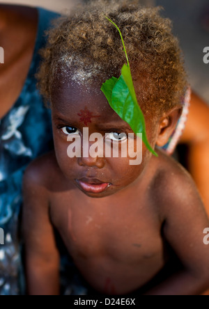 Baby da Langania Village, Nuova Irlanda Isola, Papua Nuova Guinea Foto Stock