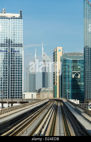 Emirates Towers di Dubai contiene l'ufficio Emirates Tower e Jumeirah Emirates Tower Hotel Foto Stock