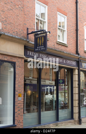 Il Loch Fyne seafood bar e ristorante grill su Market Street, Shrewsbury. Questo è uno di catena di 42 ristoranti di pesce. Foto Stock